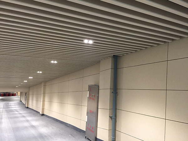 地下车库右边